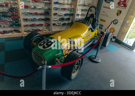 Carrera Vintage Yellow Race Car Ausstellung Stockfoto