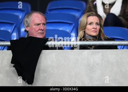 Aktenfoto von Terry Yorath mit seiner Tochter Gabby Logan vom 02/12. Der ehemalige Mittelfeldspieler Terry Yorath aus Leeds und Wales ist im Alter von 75 Jahren gestorben, wie seine Familie in einer Erklärung sagte. Ausgabedatum: Donnerstag, 8. Januar 2026. Stockfoto
