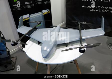 Ansicht einer Swift VTOL, Exabotix, Droneport, große Entfernungen, vertikale Startdrohne auf der Drone X, Excel, London, 2025 Stockfoto