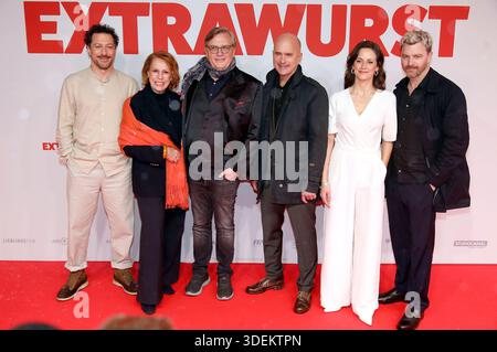 Fahri Yardim, Gaby Dohm, Hape Kerkeling, Christoph Maria Herbst, Anja Knauer und Friedrich Mücke bei der Weltpremiere des Kinofilms Extrawurst in der Lichtburg. Essen, 07.01.2026 *** Fahri Yardim, Gaby Dohm, Hape Kerkeling, Christoph Maria Herbst, Anja Knauer und Friedrich Mücke bei der Uraufführung des Spielfilms Extrawurst in der Lichtburg Essen, 07 01 2026 Foto:xAgenturxWehnertx/xGränzdörferx/xFuturexImagex extrawurst 6247 Stockfoto