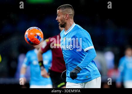 Neapel, Italien. Januar 2026. Leonardo Spinazzola vom SSC Napoli während des Spiels Serie A Enilive zwischen SSC Napoli und Hellas Verona FC im Stadio Diego Armando Maradona am 7. Januar 2026 in Neapel Credit: Giuseppe Maffia/Alamy Live News Stockfoto
