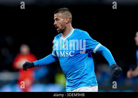 Neapel, Italien. Januar 2026. Leonardo Spinazzola vom SSC Napoli während des Spiels Serie A Enilive zwischen SSC Napoli und Hellas Verona FC im Stadio Diego Armando Maradona am 7. Januar 2026 in Neapel Credit: Giuseppe Maffia/Alamy Live News Stockfoto