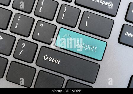 ð¡Omputer-Tastatur mit Kopfhörersymbol und Wort Unterstützung auf blauer ENTER-Taste. Online-Servicekonzept Stockfoto