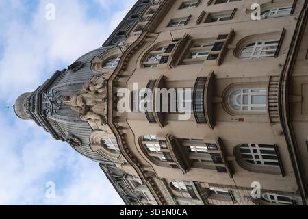 Schönes und aufwändiges Gebäude in der Innenstadt von Sofia, Bulgarien 2021 Stockfoto