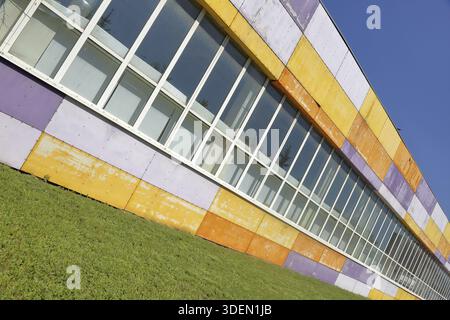 Moskau, Russland - 16. Mai 2019: Außenansicht eines Teils eines Industriegebäudes im Technopark MosGorMash Stockfoto