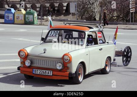 VELIKO TARNOVO, BULGARIEN - 16. MÄRZ 2019: Klassischer Trabant-Miniwagen während des Trabant-Festes in der Stadt Stockfoto