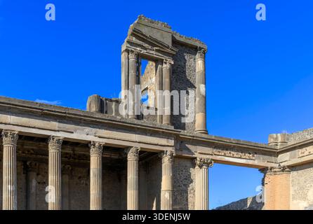 Das Forum Pompeji (Foro di Pompei) war das Zentrum des Handels, der Politik, der Kultur und der Religion im antiken Rom, in der Nähe des Vulkans Vesuv, Italien. Stockfoto
