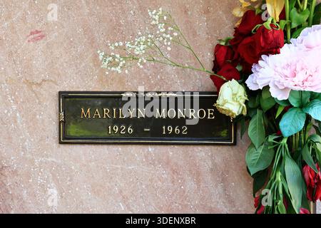 Los Angeles, Kalifornien: MARILYN MONROE Grave auf dem Pierce Brothers Westwood Village Memorial Park Cemetery and Mortuary Stockfoto