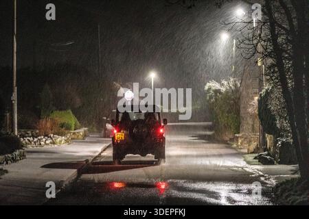 Wetter in Großbritannien: 8. Januar 2025. Mit einer Met Office Amber Warning for Snow for Wales, einschließlich Lixwm in Nordwales von Storm Goretti, wurde die Unterbrechung unterbrochen. Lixwm, Flinthsire, Nordwales. ©DGDImages/Alamy Live News Stockfoto