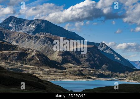Der Berg Mont Cenis in den Alpen mit seinem See an der Grenze zwischen Italien und Frankreich Stockfoto