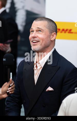 New York, New York, Usa. Juni 2025. Brad Pitt nimmt an der F1-Filmpremiere am Times Square, New York City, USA, Teil Stockfoto