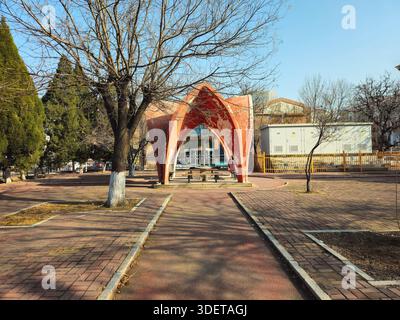 Retro Community Park Pavilion in Shengli Oilfield Nachbarschaft, Dongying, China Stockfoto