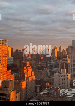 Fesselnder Sonnenuntergang Über Der Skyline Von New York City Stockfoto