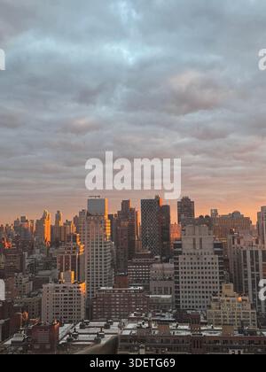 Atemberaubender Sonnenuntergang Über Der Skyline Von New York City Stockfoto