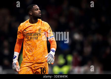 Mike Maignan vom AC Milan reagiert während des Fußballspiels der Serie A zwischen dem AC Milan und Genua CFC. Stockfoto