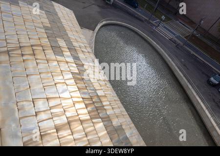 Guggenheim Museum, Bilbao, Architekt Frank Gehry, Teich, Fassade, Details Stockfoto