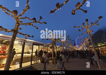 Weihnachtsmarkt in der Düsseldorfer Altstadt, Roncallis Weihnachtspromenade, Abend, Düsseldorf, Nordrhein-Westfalen, Deutschland Stockfoto