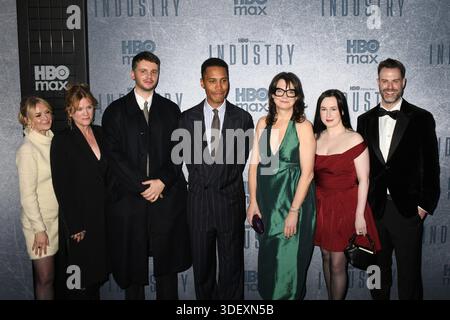 Kathleen McCaffrey, Jane Tranter, Konrad Kay, Mickey Down, Kate Crowther, Ryan Rasmussen bei Arranvals for INDUSTRY Season 4 Premiere, Regal Union Square, New York, NY, Januar 08, 2026. Foto: Quoin Pics/Everett Collection Stockfoto