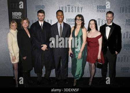 Kathleen McCaffrey, Jane Tranter, Konrad Kay, Mickey Down, Kate Crowther, Ryan Rasmussen bei Arranvals for INDUSTRY Season 4 Premiere, Regal Union Square, New York, NY, Januar 08, 2026. Foto: Quoin Pics/Everett Collection Stockfoto