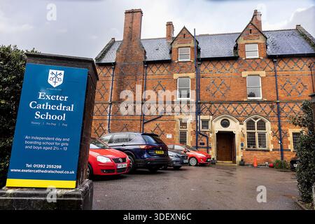 Exeter, Großbritannien. Jan 2026 Allgemeine Ansicht der historischen Exeter Cathedral School, die aufgrund von „unvermeidbarem finanziellen Druck“ ihre Prep School schließen soll. Die Schule ist mehr als 850 Jahre alt und kann den Coldplay-Sänger Chris Martin als ehemaligen Schüler nennen. Die Schulschließung soll im September 2026 stattfinden und betrifft Schüler der Schuljahre 3 bis 8, einschließlich der Chöre der Kathedrale. Die gebührenpflichtige Vorbereitungsschule hat rund 220 Mädchen und Jungen und wurde 1179 gegründet, bevor sie in den 1960er Jahren in den Credit: Mark Passmore/ Alamy Live News Platz nahm Stockfoto