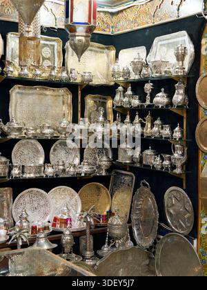 Metallverarbeitung, Fès oder Fes, Marokko, Nordafrika, UNESCO-Weltkulturerbe Stockfoto