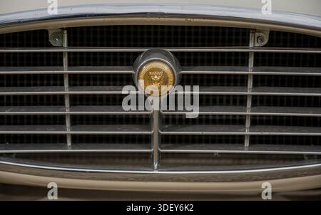 1973 klassischer britischer Sportwagen Jaguar E Typ V12 mit klappbarem Kopf Stockfoto
