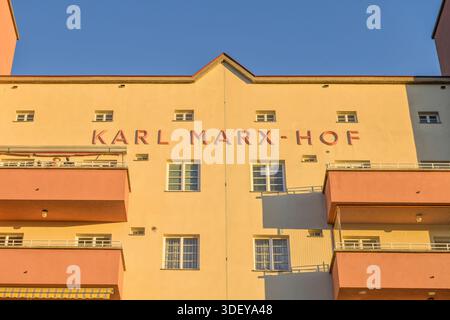 Wohnanlage Karl-Marx-Hof, Hauptfassade, Döbling, Wien, Österreich *** Wohnanlage Karl Marx Hof, Hauptfassade, Döbling, Wien, Österreich Stockfoto