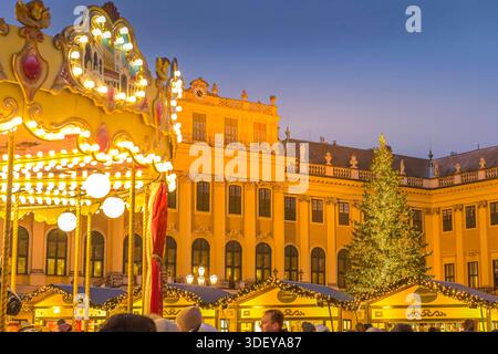 Weihnachtsmarkt, Schloss Schönbrunn, Wien, Österreich *** Weihnachtsmarkt, Schloss Schönbrunn, Wien, Österreich Stockfoto