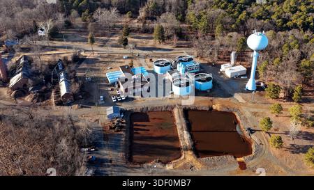 Luftaufnahme der kommunalen Wasseraufbereitungsanlage in Old Bridge, New Jersey Stockfoto