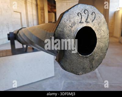 Kanone im Armeemuseum Les Invalides in Paris, Frankreich Stockfoto