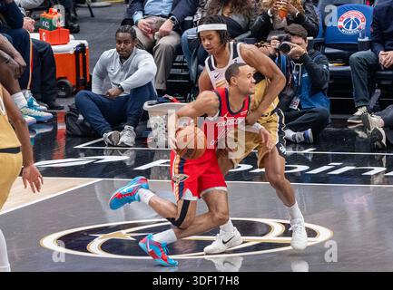 Washington, USA. Januar 2026. WASHINGTON, DC – 09. JANUAR: Bryce McGowens (11) der Wächter der New Orleans Pelicans (11) schneidet am 9. Januar 2026 in der Capital One Arena in Washington, DC bei einem NBA-Spiel zwischen den Washington Wizards und den New Orleans Pelicans (12) an Washington Wizards vorbei. (Foto: Tony Quinn/SipaUSA) Credit: SIPA USA/Alamy Live News Stockfoto