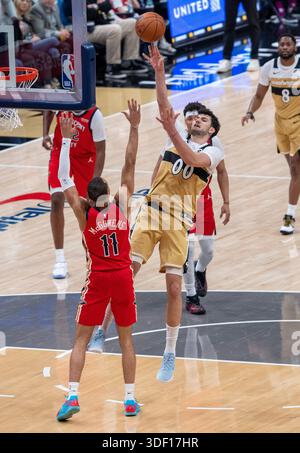 Washington, USA. Januar 2026. WASHINGTON, DC - 09. JANUAR: Tristan Vukcevic (00) lehnt sich zurück und schießt über den New Orleans Pelicans-Wachmann Bryce McGowens (11) während eines NBA-Spiels zwischen den Washington Wizards und den New Orleans Pelicans am 9. Januar 2026 in der Capital One Arena in Washington, DC. (Foto: Tony Quinn/SipaUSA) Credit: SIPA USA/Alamy Live News Stockfoto