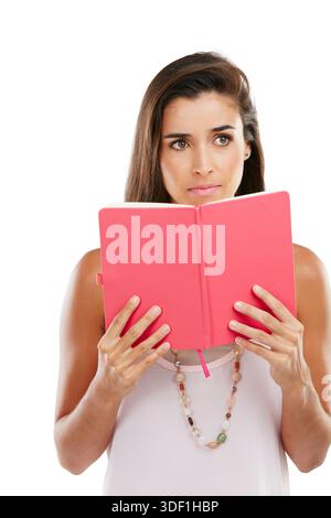 Denken, Buch und Frau im Atelier mit Wissen, Hobby und Ausbildung mit Notizbuch zur Planung. Lesen, Tagebuch und weibliche Person mit Ideen für Stockfoto