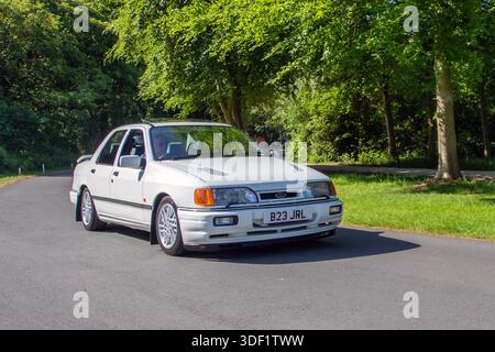 1989 80er Jahre White Ford Sierra RS Cosworth Limousine Benzin 1993 ccm; Concept Cars, Oldtimer und Performance Cars auf der Lytham Hall Car Show.UK Stockfoto