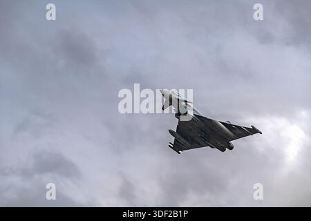 Ein Eurofighter der italienischen Luftwaffe, der während der Übung Blue Sands 26,1 im Zuständigkeitsbereich des US-Zentralkommandos durch die Luft jagt. Stockfoto