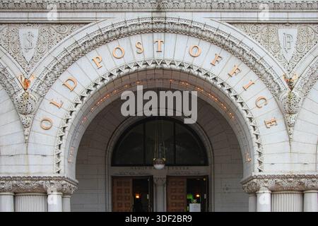 Eingang des alten Postamtes Archway, Washington DC, USA. Stockfoto