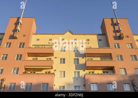Karl-Marx-Hof Wohnkomplex, Hauptfassade, Doebling, Wien, Österreich Stockfoto