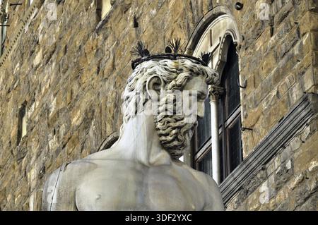Ein wichtiges Denkmal auf der piazza della signoria in florenz im Hintergrund befindet sich der Palazzo Vecchio Stockfoto