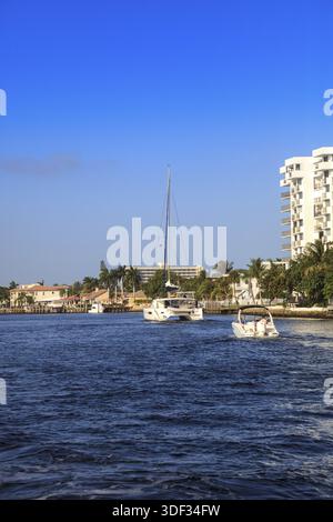 Mit dem Boot auf dem Hillsboro Inlet Waterway ging es zum Hillsboro Beach in Pompano Beach, Florida Stockfoto