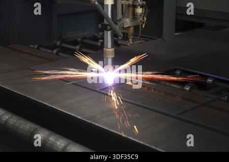 Industrielle Cnc-Plasma-Schneiden von Metall-Teller Stockfoto