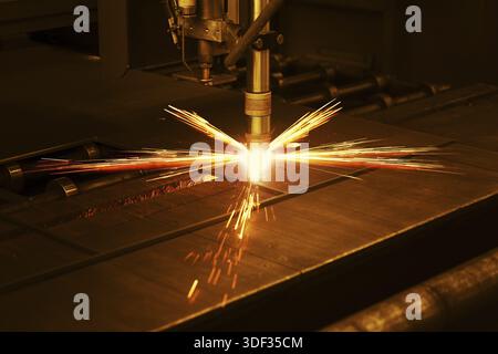 Industrielle Cnc Plasmaschneiden Maschine Metallplatte Stockfoto