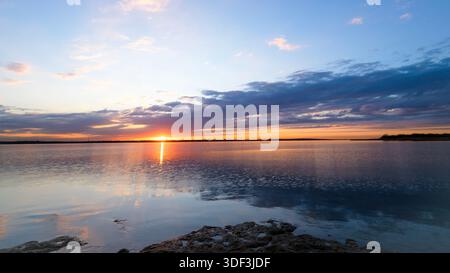 Sonnenuntergang Über Grapevine Lake, Texas Stockfoto
