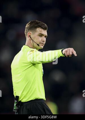 EINDHOVEN - Schiedsrichter Joey Kooij während des niederländischen Eredivisie-Spiels zwischen PSV Eindhoven und Excelsior im Phillips Stadium am 10. Januar 2026 in Eindhoven, Niederlande. BART STOUTJESDIJK / ANP Stockfoto