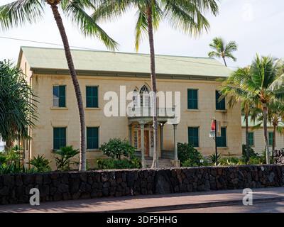 Vorderansicht des Hulihe’e Palace in Kailua-Kona auf Hawaii große Insel war einst ein Sommerferienhaus für hawaiianische Könige, heute ist es aber ein Museum Stockfoto