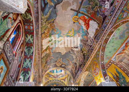 Belgrad, Serbien, 13.06.22. Kapelle St. Petka in der Belgrader Festung, orthodoxe Kirche, Innenansicht der byzantinischen Gemälde, Mosaiken und Ikone Stockfoto