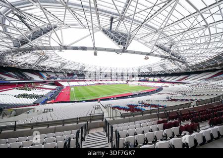 London, England am 11. Januar 2026. London, Großbritannien. Januar 2026. Allgemeiner Blick auf das Stadion im London Stadium vor dem Spiel der West Ham United gegen Queens Park Rangers Emirates FA Cup 3. Runde im London Stadium, London, England am 11. Januar 2026 Credit: Ian Stephen/Every Second Media Credit: Every Second Media/Alamy Live News Stockfoto