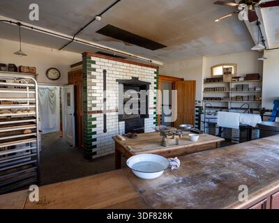 Innenraum einer Bäckerei im alten Stil, die im Beamish Museum in County Durham, Großbritannien, rekonstruiert wurde Stockfoto