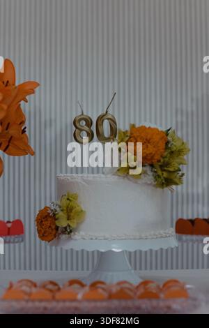 Eleganter Kuchen zum 80. Geburtstag Stockfoto
