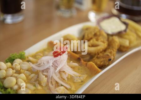 Typische und traditionelle peruanische Gericht Meeresfrüchte Ceviche Stockfoto