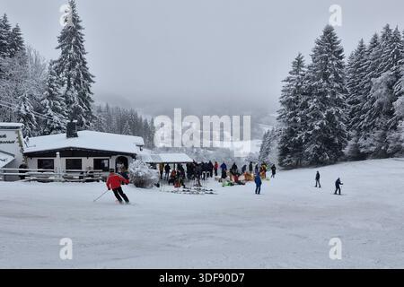 Pruem Themenfoto: Winter, Schnee, Weiße Pracht, Landschaft, Schneelandschaft, Ski, Rodel, 11.01.2026 Ski und Rodelspass in der Wolfsschlucht in Pruem in der Eifel Themenfoto: Winter, Schnee, Weiße Pracht, Landschaft, Schneelandschaft,Ski, Rodel, 11.01.2026 *** Pruem Themenfoto Winter, Schnee, weiße Pracht, Landschaft, Schneelandschaft, Ski, Rodeln, 11 01 2026 Ski- und Rodelspaß in der Wolfsschlucht in Pruem in der Eifel Themenfoto Winter, Schnee, weiße Pracht, Landschaft, Schneelandschaft, Ski, Rodeln, 11 01 2026 Copyright: xEibner-Pressefoto/JuergenxAugstx EP JAT Stockfoto